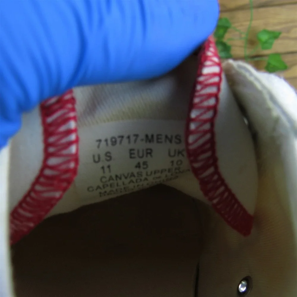 Levi's Men Low Top Sneaker White Canvas‎ Size 11 Medium  Used 2025